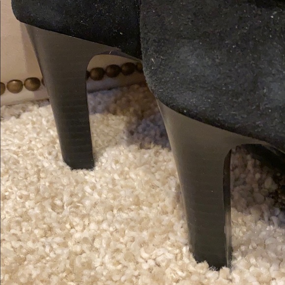 Anne Klein black suede boots - Picture 4 of 7